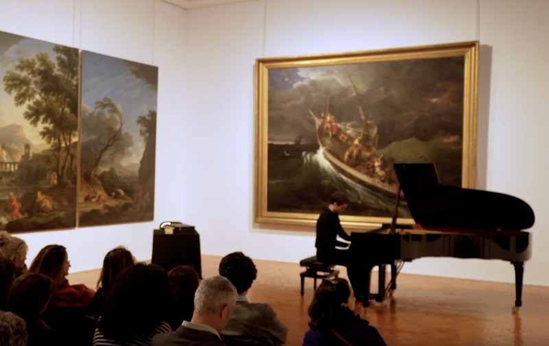 Concert piano